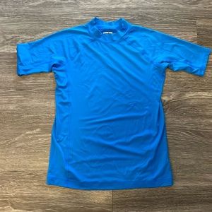 Land and excellent used condition rash guard
